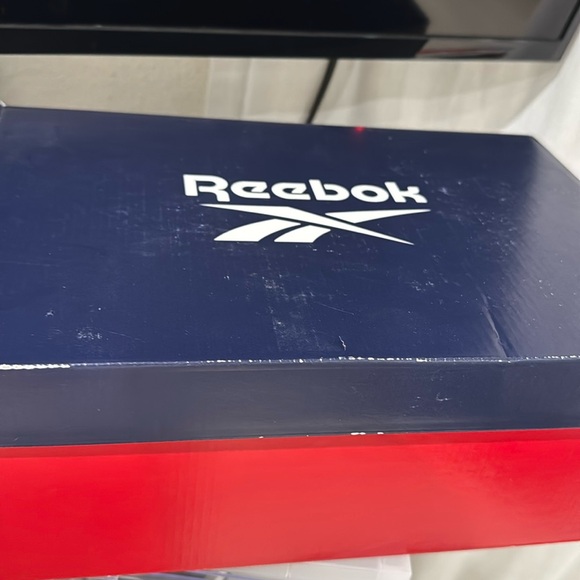 NWT Reebok Club C Vintage Tennis shoes (W 9.5) - Picture 6 of 7